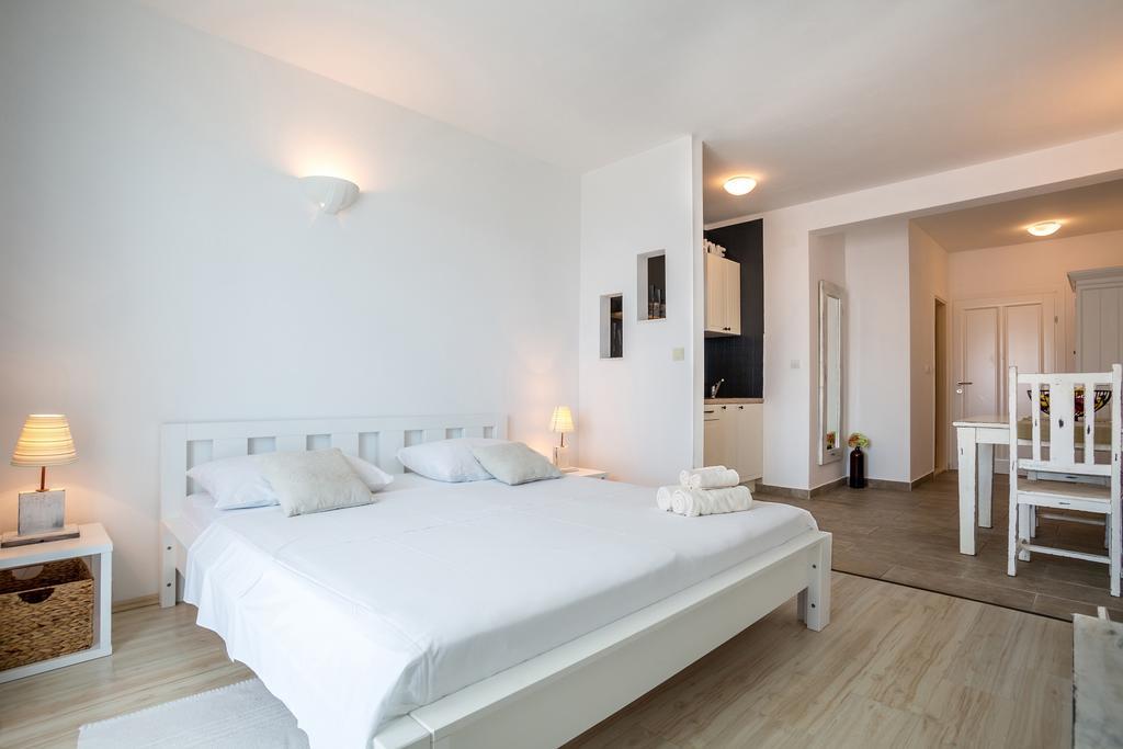 Zlatni Bol Apartments Phòng bức ảnh