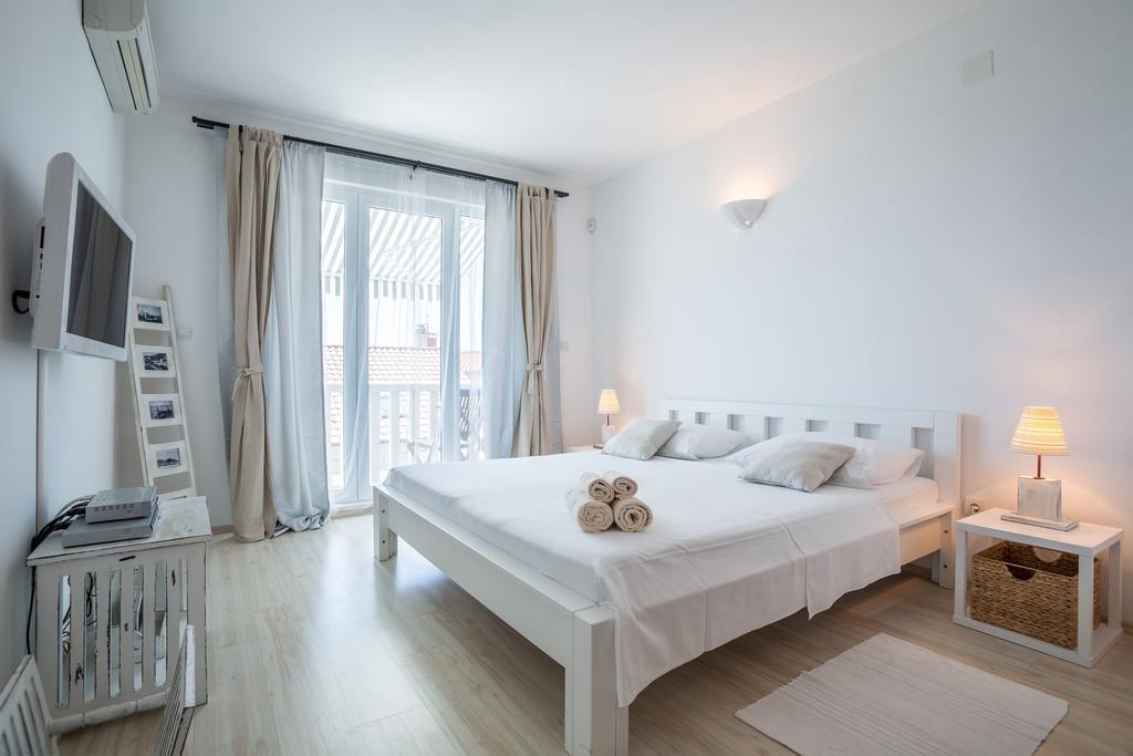 Zlatni Bol Apartments Phòng bức ảnh
