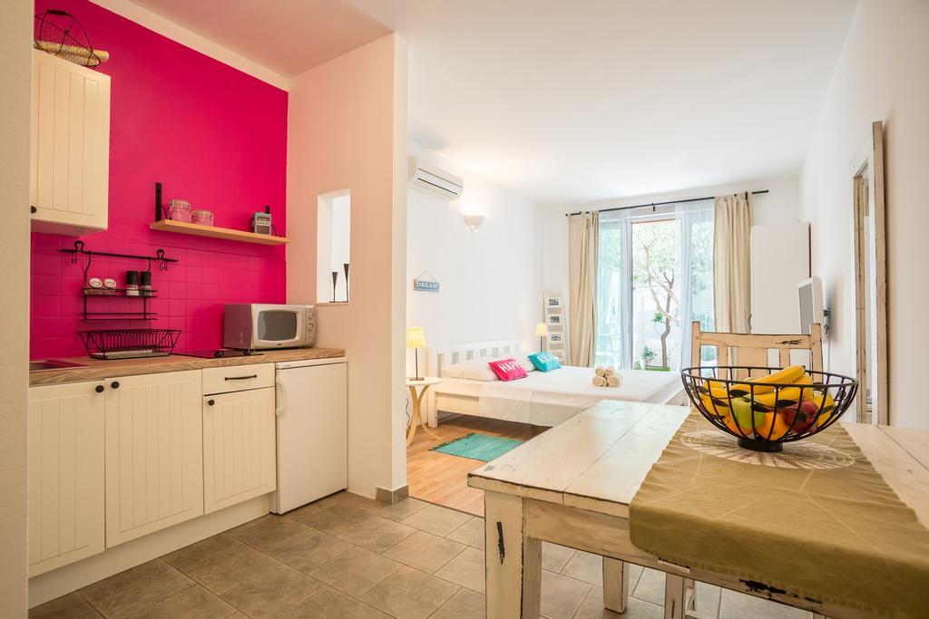 Zlatni Bol Apartments Phòng bức ảnh